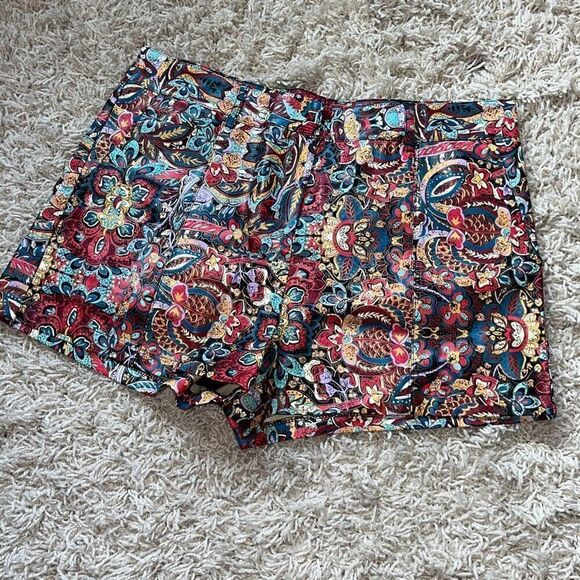 Very J Shorts Women's Faux Leather Paisley Pattern Shorts Large - Picture 1 of 14